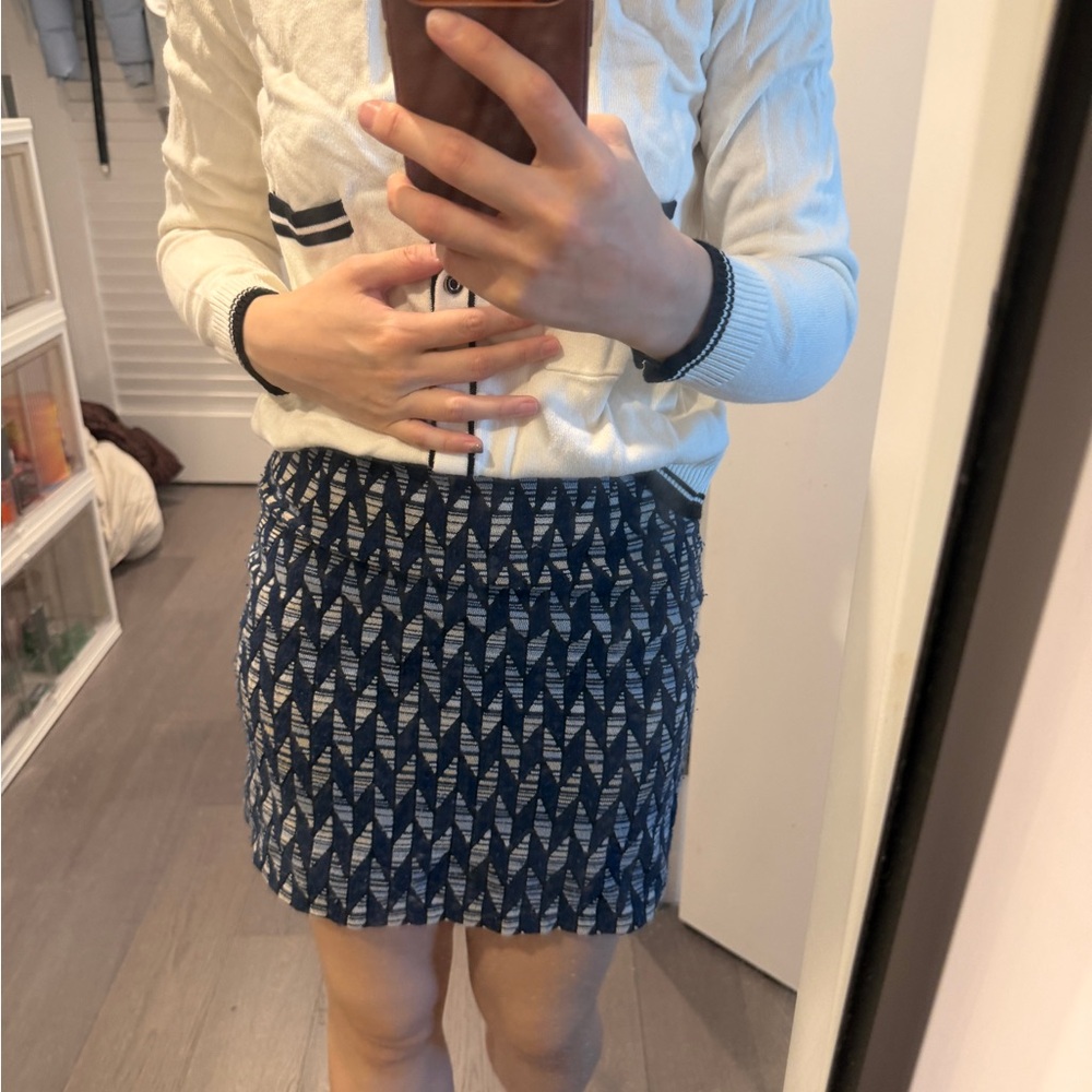 Geometric Patterned mini Skirt - Picture 3 of 4